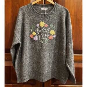 NWT Love in Faith BE STILL & KNOW Print Women’s Crewneck Gray Sweatshirt Size XL